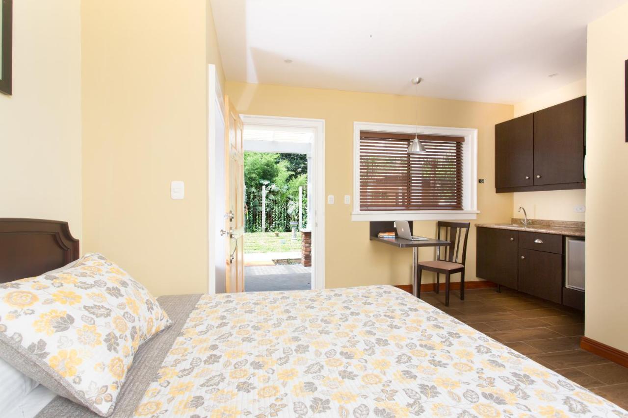 Airport Costa Rica B&B Río Segundo エクステリア 写真